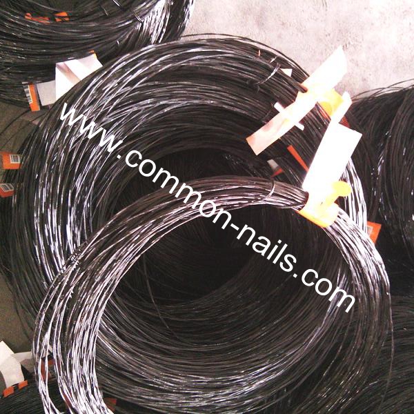 Black annealed wire, also known as soft annealed wire,binding wire,tie wire is a popular choice for tying wire in the construction industry and home uses. It’s made of low carton steel through cold drawing,high temperture annealing ,After annealing, the iron wire becomes softer and its flexibility increases, making it more effective for binding construction wires and steel bars. It’s Mainly used in construction, mining, chemical industry, welding mesh, welding hanger, reprocessing, etc.