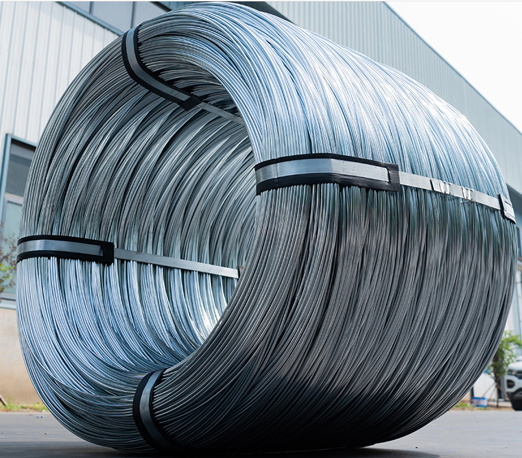 Hot dip galvanized iron wire is widely used in various fields such as heavy industry, light industry, agriculture, etc. due to its excellent corrosion resistance, strength improvement, economy, fire resistance, and environmental friendliness. Specifically, the applications of hot-dip galvanized iron wire include but are not limited to: