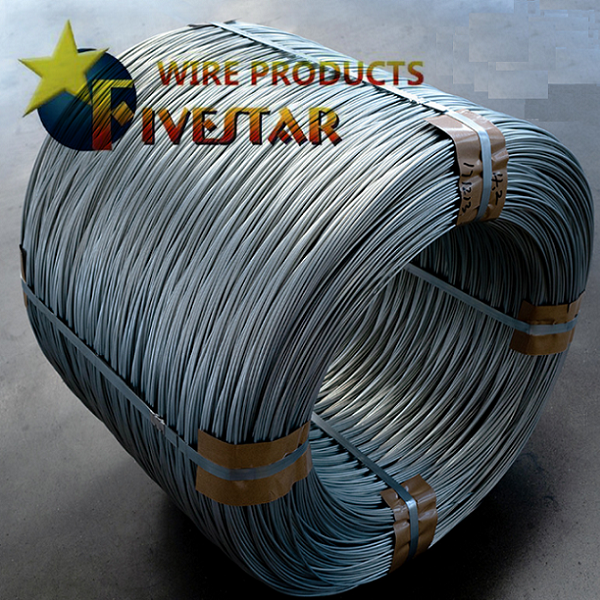 Hot dip galvanized iron wire is produced by drawing, heating, and then drawing a wire rod (commonly known SAE 1006, Q195 etc. in China), and finally coating the surface with zinc through a hot-dip coating process. The amount of zinc added is generally controlled within the range of 30g/㎡-290g/㎡ according to the requirements of the usage environment. Due to the long anti-corrosion period and wide usage environment of products produced by hot-dip galvanizing process, hot-dip galvanized iron wire is widely used in various fields such as heavy industry, light industry, agriculture, etc. in the form of mesh, rope, and wire.