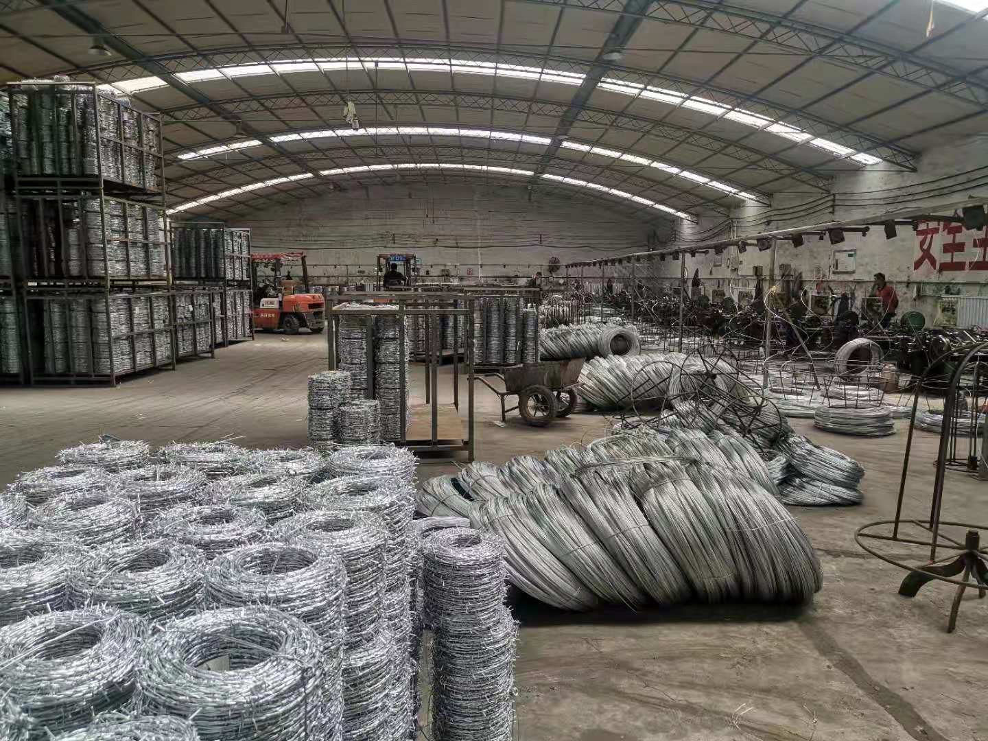 Galvanized wire for barbed wire production